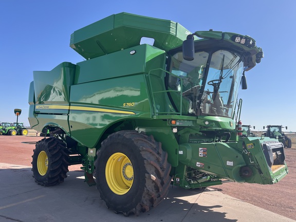 2023 John Deere S760 Combine