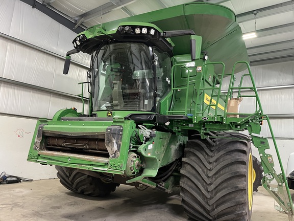 2022 John Deere X9 1000 Combine