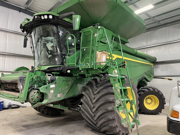 2022 John Deere X9 1000 Combine