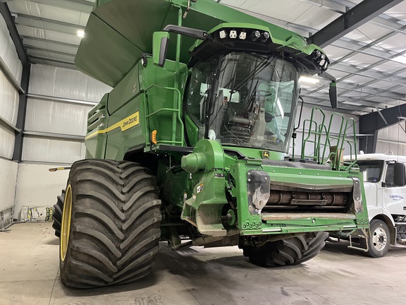 2022 John Deere X9 1000 Combine