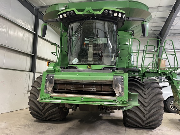 2022 John Deere X9 1000 Combine