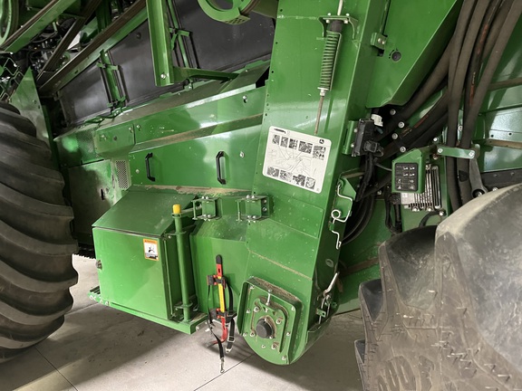 2022 John Deere X9 1000 Combine