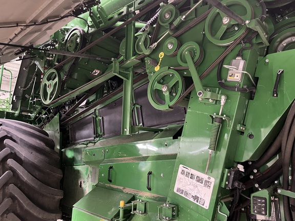 2022 John Deere X9 1000 Combine