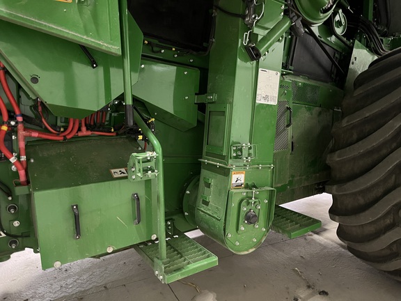 2022 John Deere X9 1000 Combine