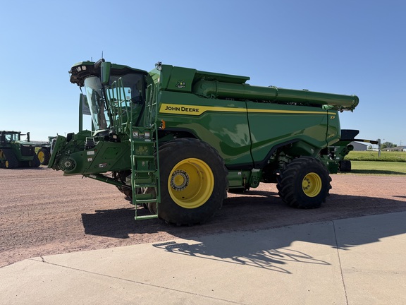 2022 John Deere X9 1000 Combine