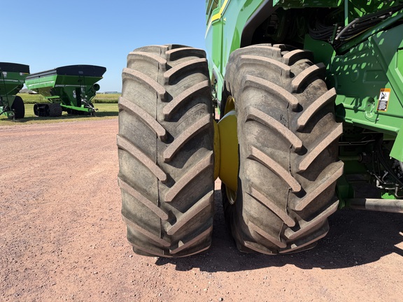 2022 John Deere X9 1000 Combine