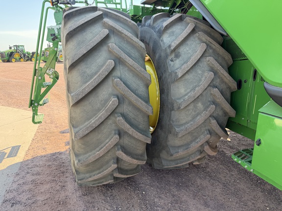 2022 John Deere X9 1000 Combine