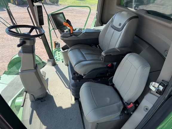 2022 John Deere X9 1000 Combine