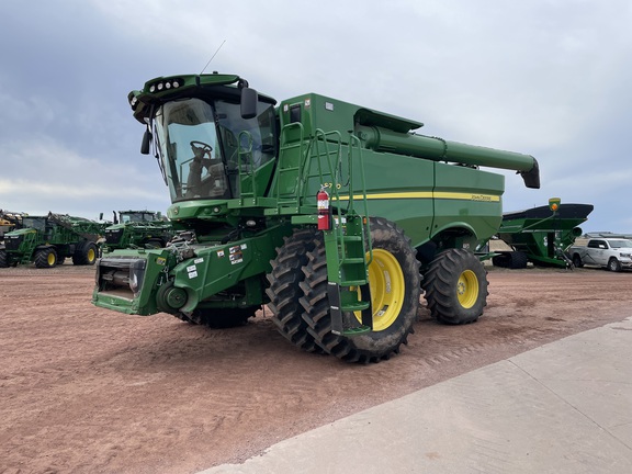 2021 John Deere S760 Combine