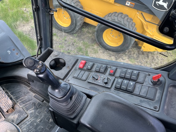 2024 John Deere 244 P Compact Utility Loader