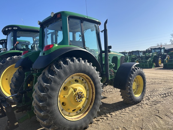 2003 John Deere 7520 Tractor