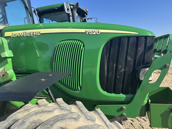 2003 John Deere 7520 Tractor