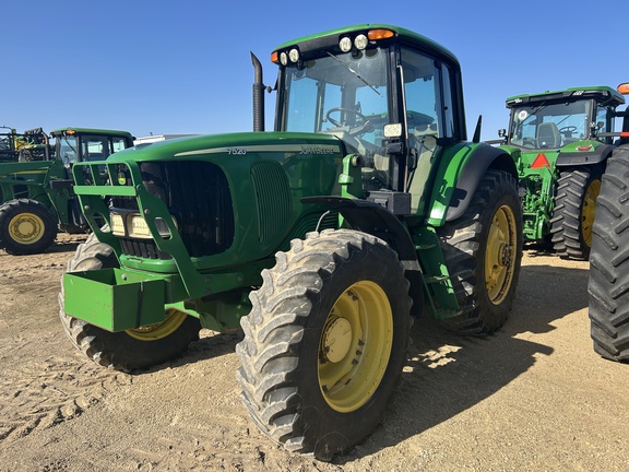 2003 John Deere 7520 Tractor