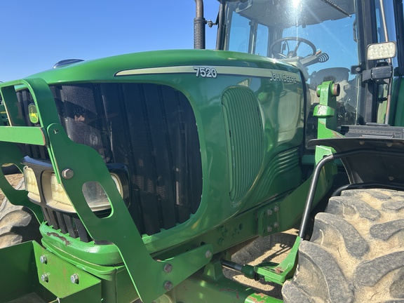 2003 John Deere 7520 Tractor