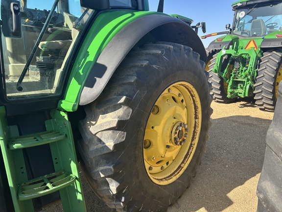 2003 John Deere 7520 Tractor