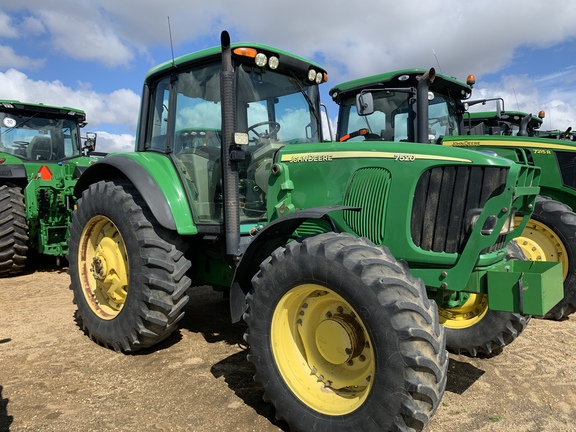 2003 John Deere 7520 Tractor