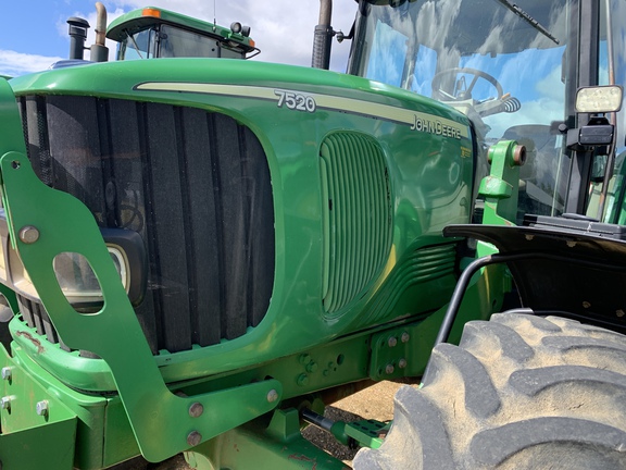 2003 John Deere 7520 Tractor