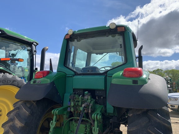 2003 John Deere 7520 Tractor