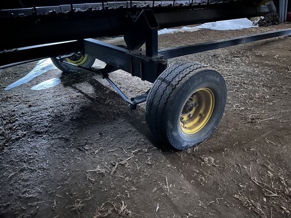 2000 Pequea 606 Header Transport