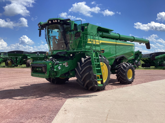 2025 John Deere S7 900 Combine