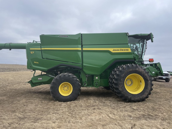 2025 John Deere S7 800 Combine