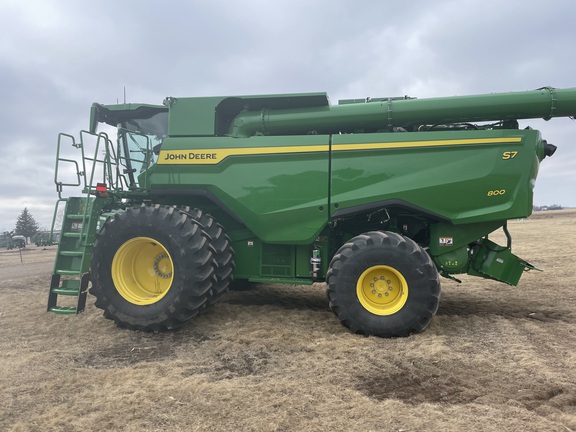 2025 John Deere S7 800 Combine