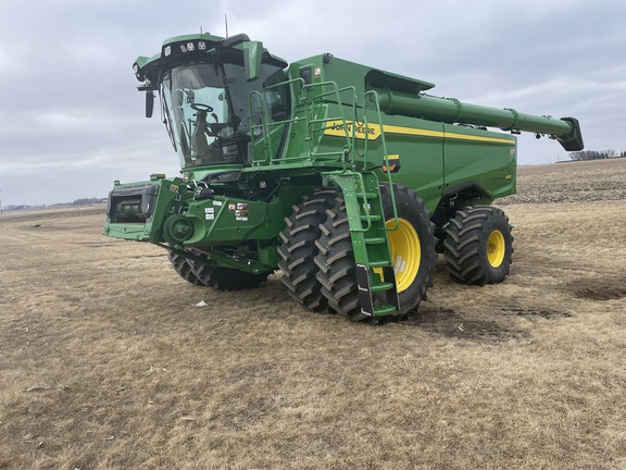 2025 John Deere S7 800 Combine