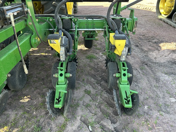 2005 John Deere 1720 Tree Planter