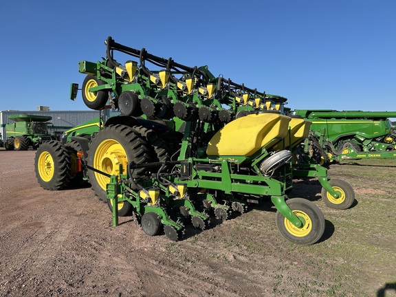 2005 John Deere 1720 Tree Planter