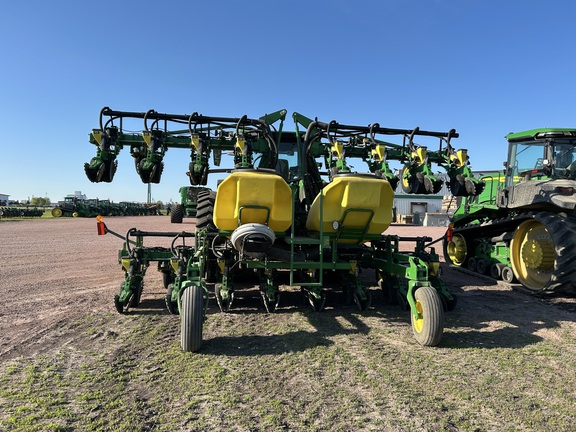 2005 John Deere 1720 Tree Planter