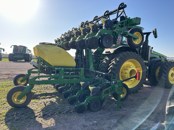 2005 John Deere 1720 Tree Planter