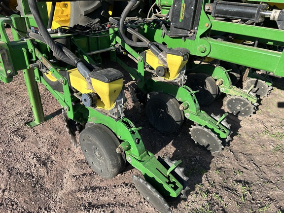 2005 John Deere 1720 Tree Planter