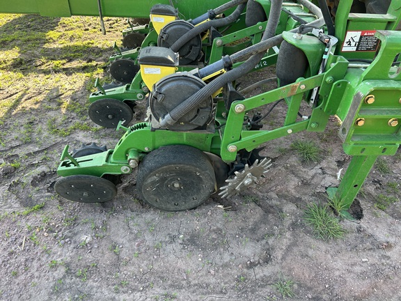 2005 John Deere 1720 Tree Planter