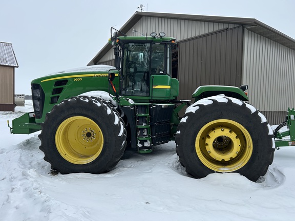 2010 John Deere 9330 Tractor 4WD