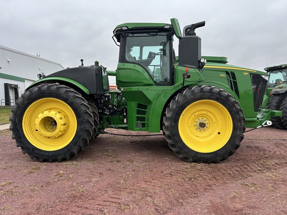 2025 John Deere 9R 390 Tractor 4WD