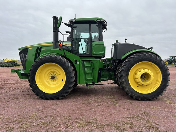 2025 John Deere 9R 390 Tractor 4WD