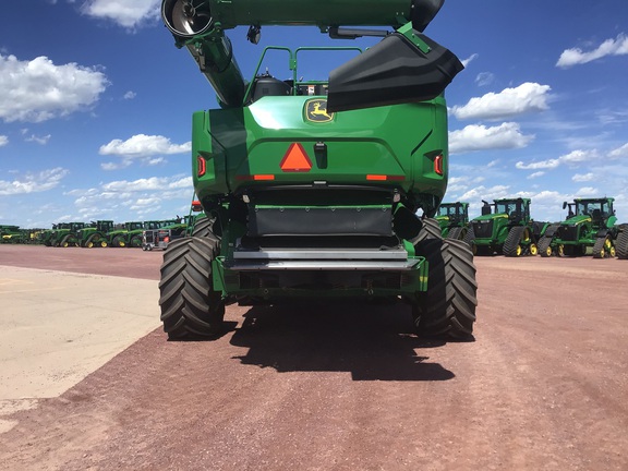 2025 John Deere X9 1100 Combine