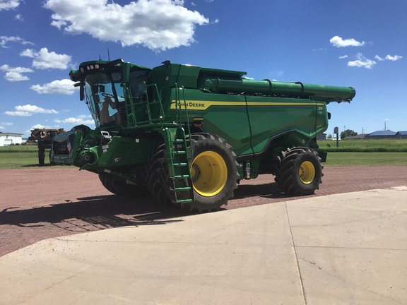2025 John Deere X9 1100 Combine
