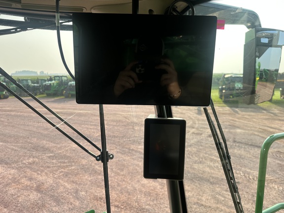 2025 John Deere X9 1100 Combine