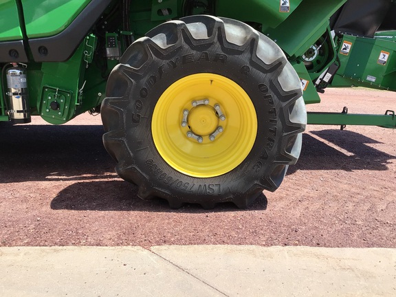 2025 John Deere X9 1100 Combine