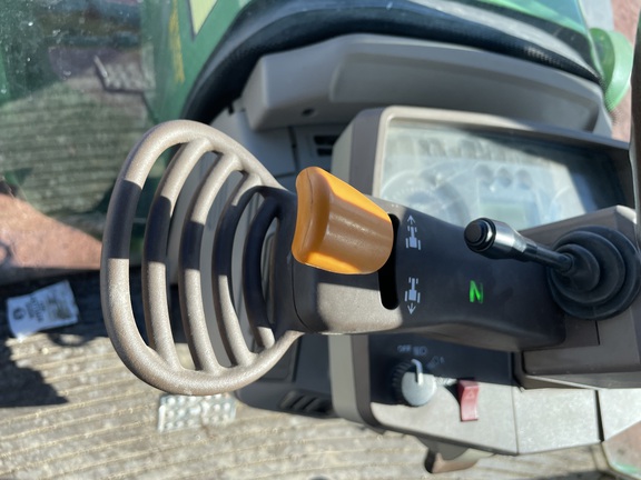 2003 John Deere 7520 Tractor