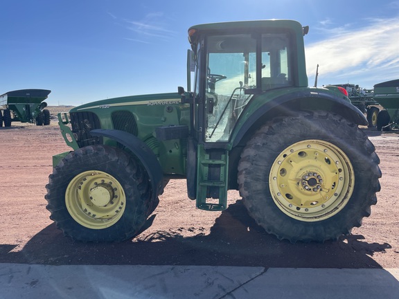 2003 John Deere 7520 Tractor