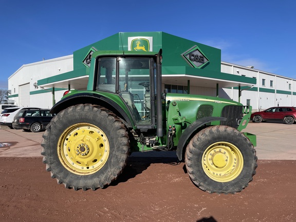 2003 John Deere 7520 Tractor