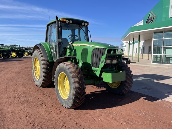 2003 John Deere 7520 Tractor