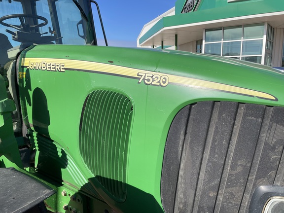 2003 John Deere 7520 Tractor