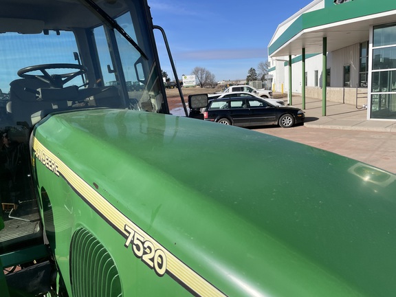 2003 John Deere 7520 Tractor