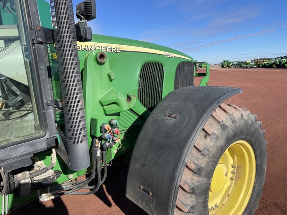 2003 John Deere 7520 Tractor