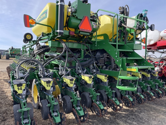 2017 John Deere DB60 Planter
