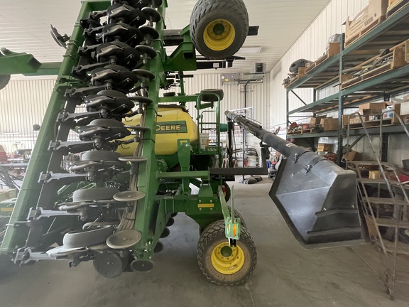 2014 John Deere 1990 Air Seeder