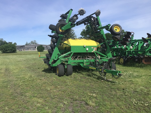 2014 John Deere 1990 Air Seeder